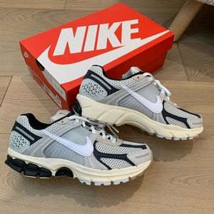 Nike Zoom Vomero 5 Supersonic Light Bone Black Sneakers -M 6.5
